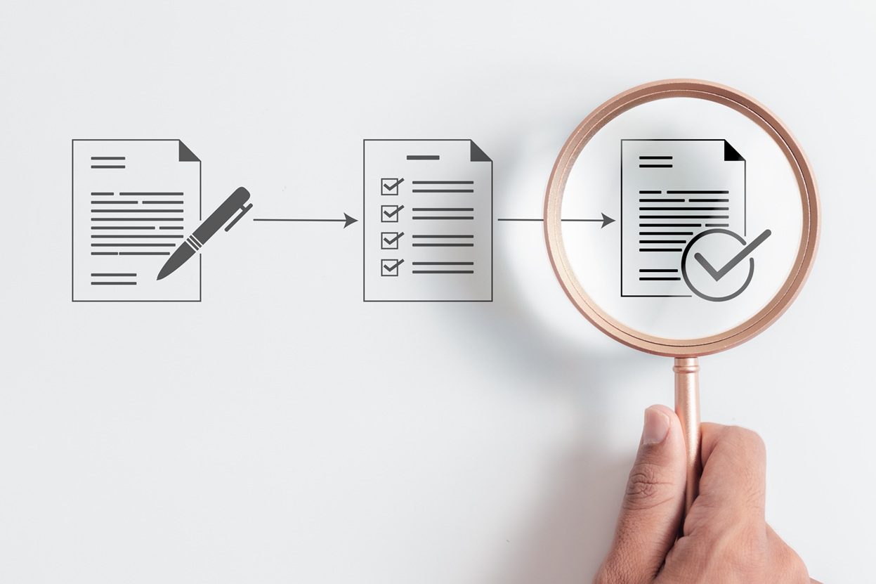 עו״ד רישוי עסקים בודק מסמכים ומאשר דרישות רישוי